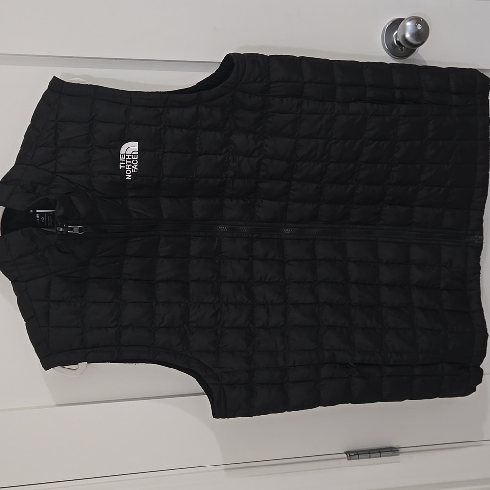 NWT! North Face Thermoball Vest! Perfect! Size Large!